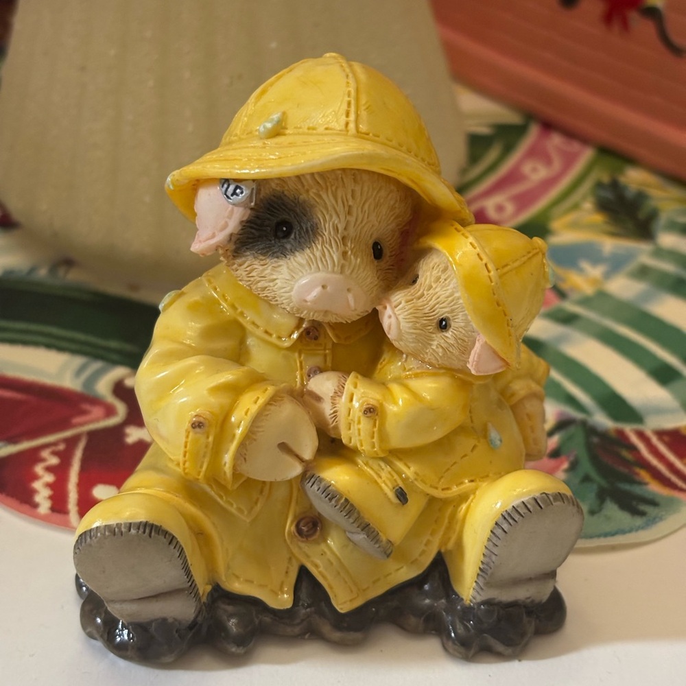 Enesco This Little Piggy collectible 1995 Showering You With Hogs